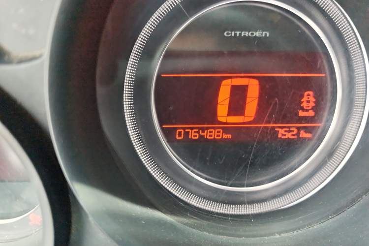 Used Citroen C4L 2013 1.8L Manual Jingxiang Edition Odometer Close Up