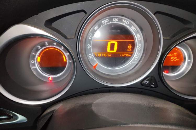 Used Citroen C4L 2013 1.8L Manual Jingzhi Edition Odometer Close Up