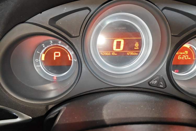 Used Citroen C4L 2013 1.8L Automatic Enjoyment Edition Odometer Close Up