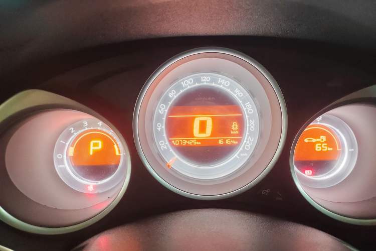 Used Citroen C4L 2013 1.8L Automatic Jingzhi Edition Odometer Close Up