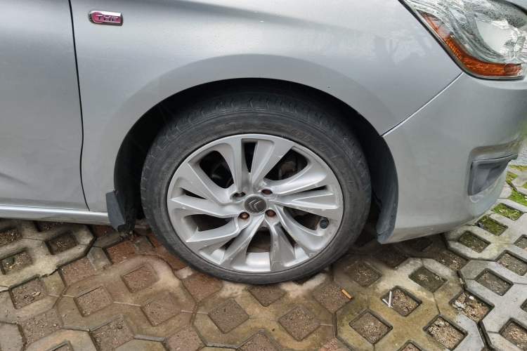 Used Citroen C4L 2013 1.6 THP Automatic Impression Edition Right Front Wheel Hub