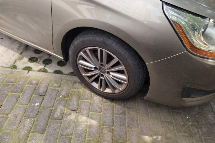 Used Citroen C4L 2013 1.8L Manual Jingzhi Edition Right Front Wheel Hub