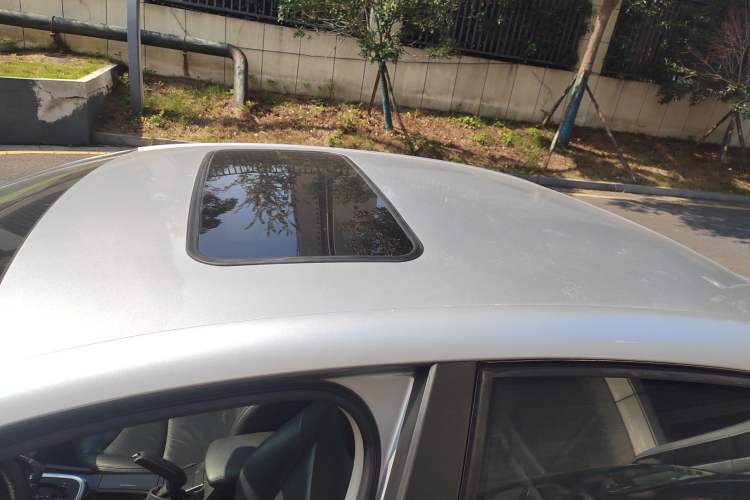 Used Citroen C4L 2013 1.8L Automatic Jingzhi Edition Roof
