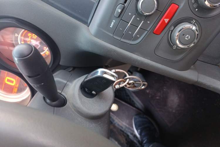 Used Citroen C4L 2013 1.6L Automatic Jingxiang Edition Vehicle Key