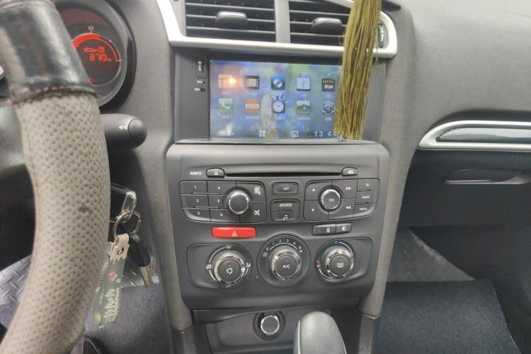 Used Citroen C4L 2013 1.8L Automatic Enjoyment Edition Audio And AC Panel