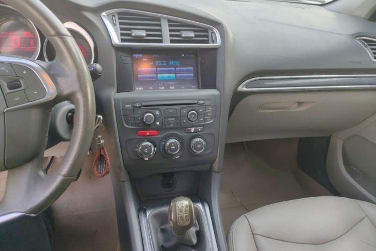 Used Citroen C4L 2013 1.6L Manual Jingzhi Edition Audio And AC Panel