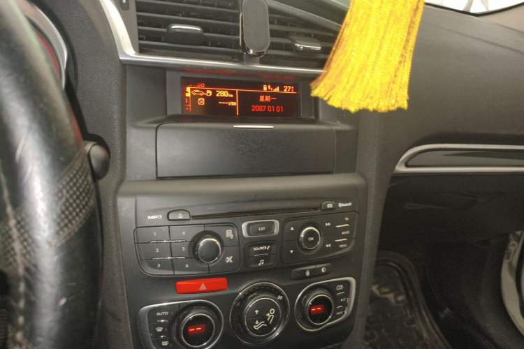 Used Citroen C4L 2013 1.6 THP Automatic Impression Edition Audio And AC Panel