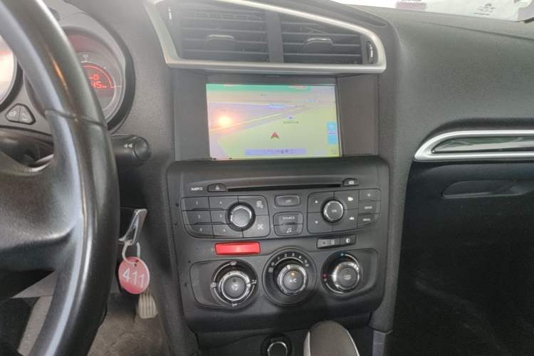 Used Citroen C4L 2013 1.8L Automatic Enjoyment Edition Audio And AC Panel