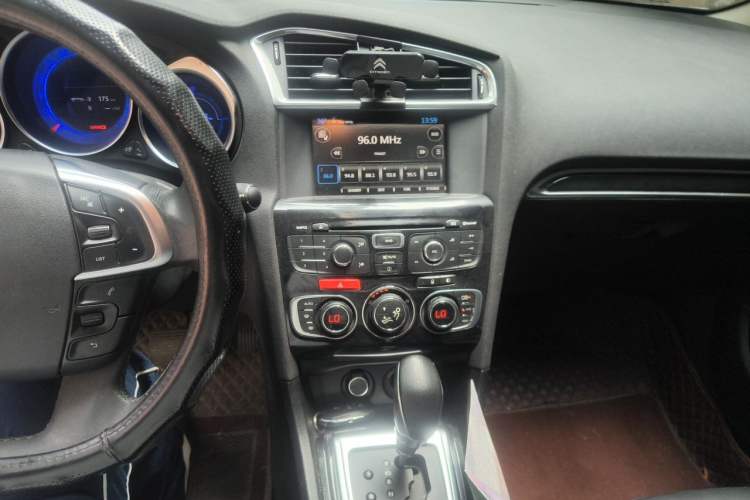 Used Citroen C4L 2013 1.8L Automatic Jingchi Edition Audio And AC Panel