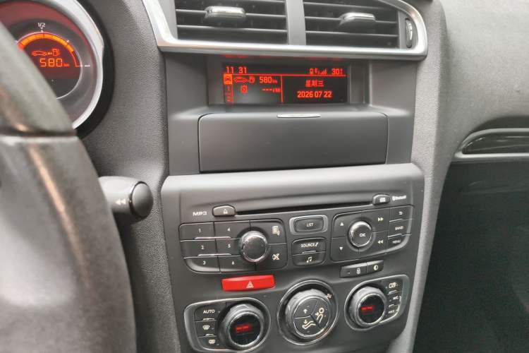 Used Citroen C4L 2013 1.8L Automatic Jingzhi Edition Audio And AC Panel