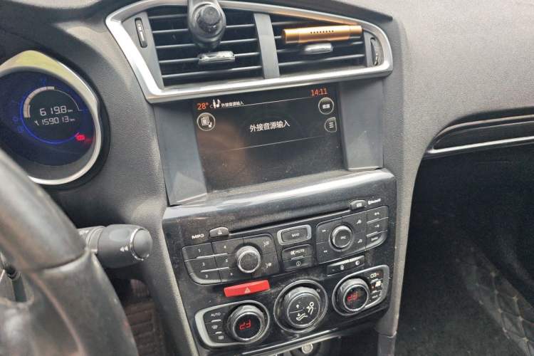 Used Citroen C4L 2013 1.8L Automatic Jingchi Edition Audio And AC Panel