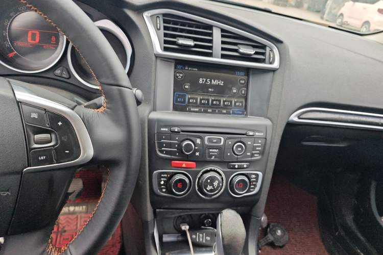 Used Citroen C4L 2013 1.6 THP Automatic Impression Edition Audio And AC Panel
