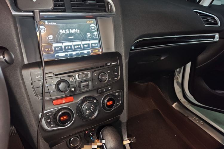 Used Citroen C4L 2013 1.8L Automatic Jingzhi Edition Audio And AC Panel