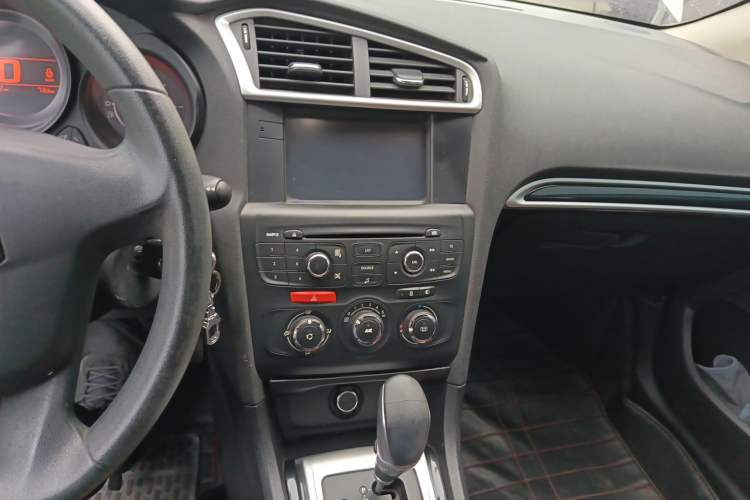 Used Citroen C4L 2013 1.8L Automatic Enjoyment Edition Audio And AC Panel