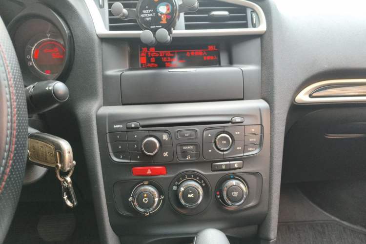 Used Citroen C4L 2013 1.8L Automatic Enjoyment Edition Audio And AC Panel