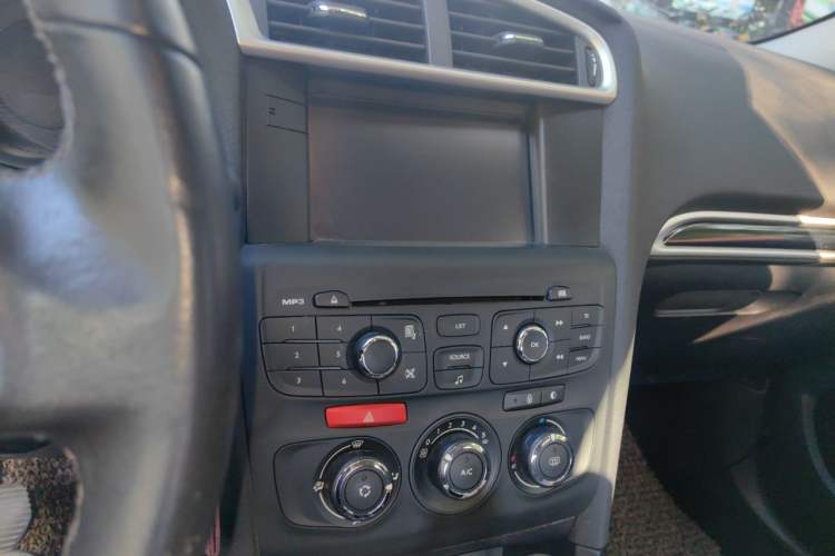 Used Citroen C4L 2013 1.8L Automatic Enjoyment Edition Audio And AC Panel