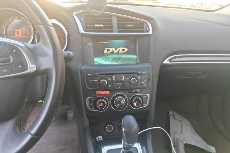Used Citroen C4L 2013 1.8L Automatic Jingzhi Edition Audio And AC Panel