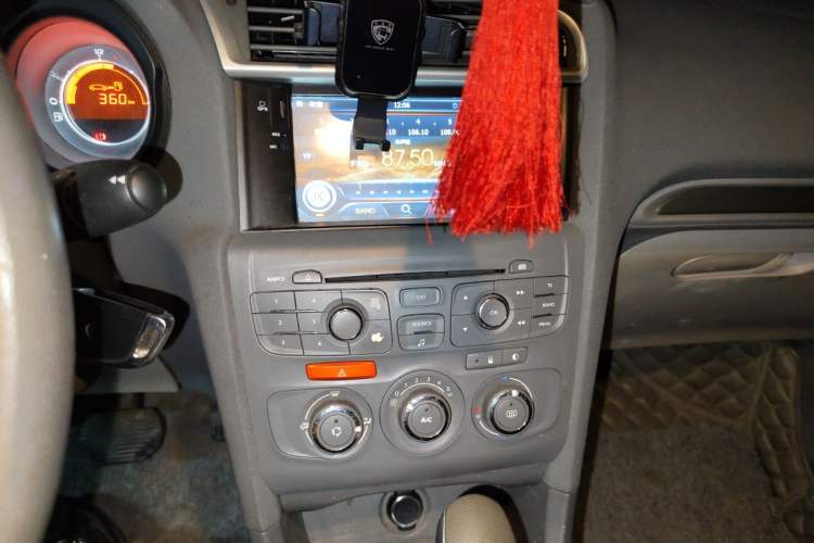 Used Citroen C4L 2013 1.6L Automatic Jingxiang Edition Audio And AC Panel