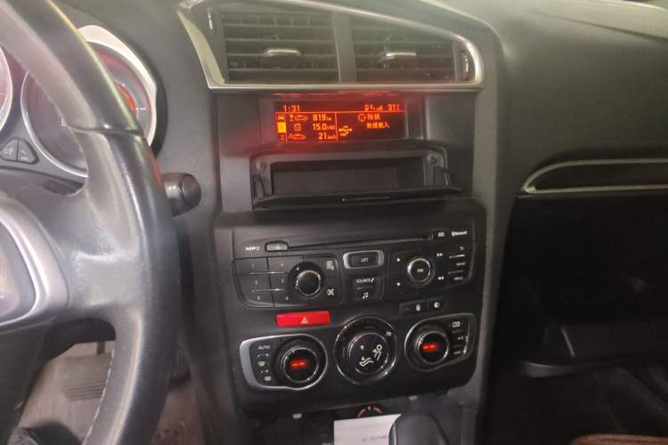 Used Citroen C4L 2013 1.6 THP Automatic Impression Edition Audio And AC Panel