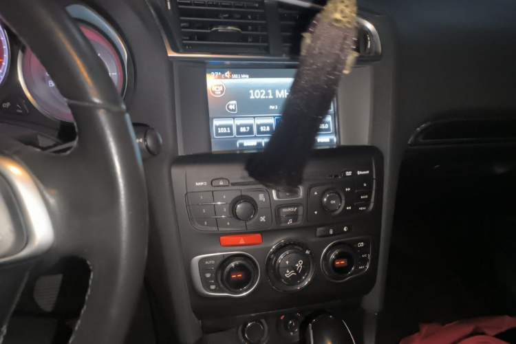 Used Citroen C4L 2013 1.8L Automatic Jingzhi Edition Audio And AC Panel