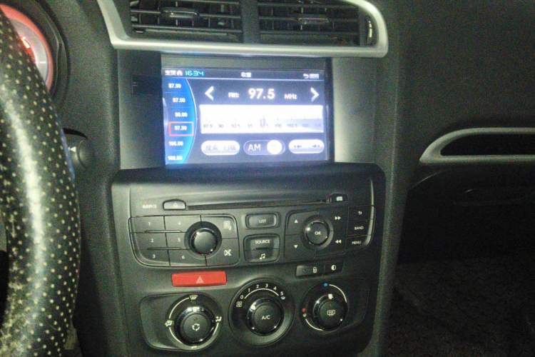 Used Citroen C4L 2013 1.8L Automatic Enjoyment Edition Audio And AC Panel