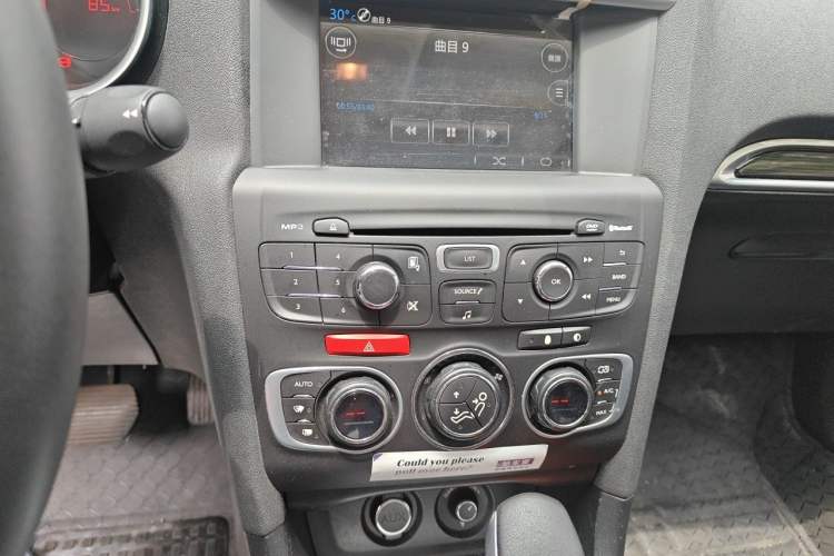 Used Citroen C4L 2013 1.8L Automatic Jingzhi Edition Audio And AC Panel