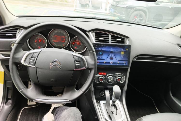 Used Citroen C4L 2013 1.6 THP Automatic Impression Edition Center Console