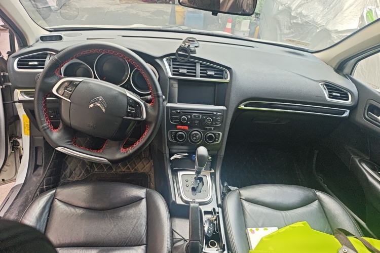 Used Citroen C4L 2013 1.6 THP Automatic Impression Edition Center Console