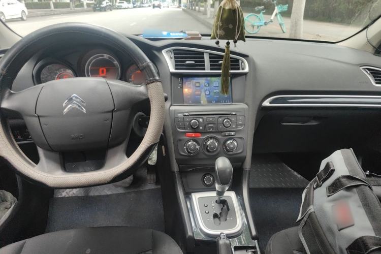 Used Citroen C4L 2013 1.8L Automatic Enjoyment Edition Center Console