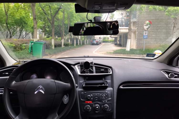 Used Citroen C4L 2013 1.8L Manual Jingxiang Edition Center Console
