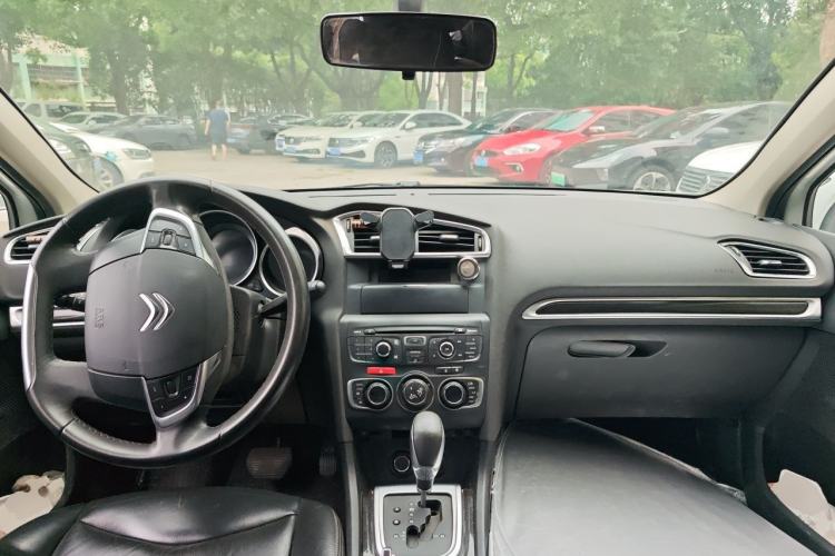 Used Citroen C4L 2013 1.6 THP Automatic Impression Edition Center Console