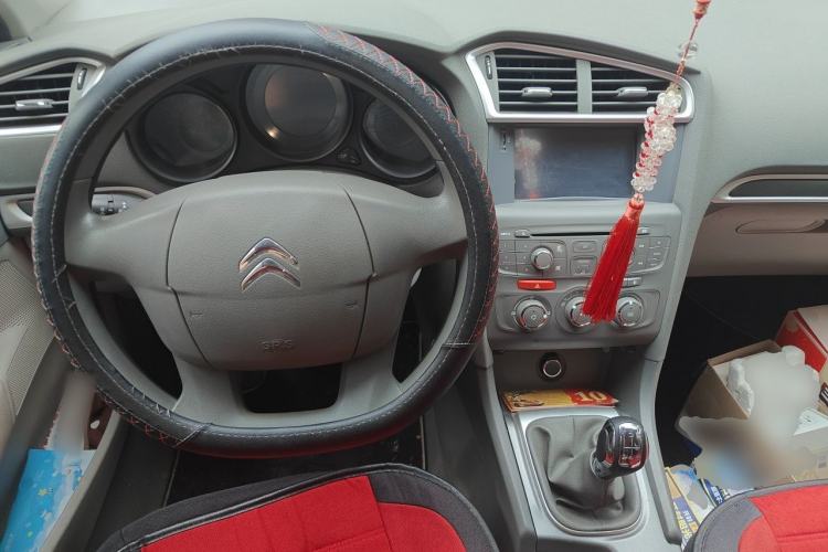 Used Citroen C4L 2013 1.6L Manual Jingxiang Edition Center Console