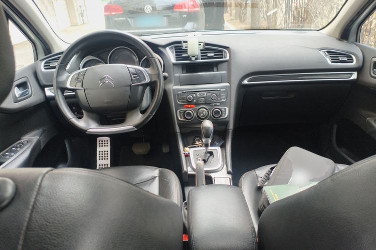 Used Citroen C4L 2013 1.6 THP Automatic Impression Edition Center Console