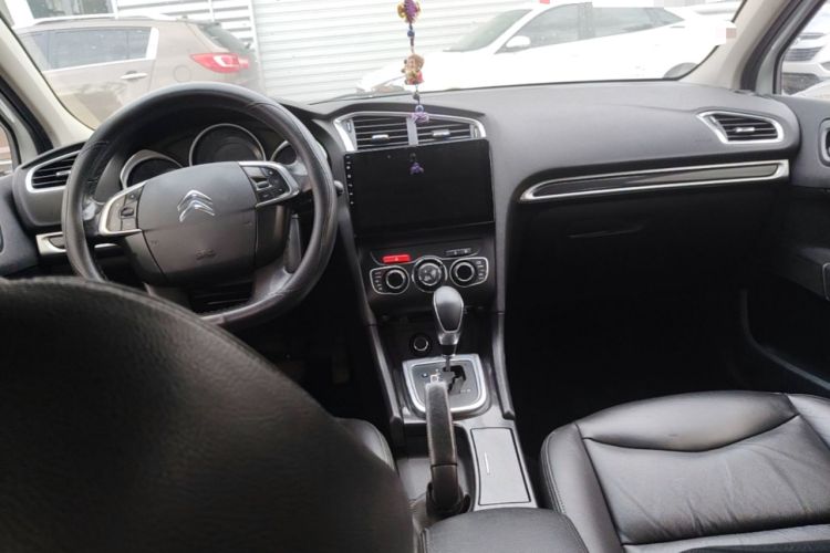 Used Citroen C4L 2013 1.6 THP Automatic Impression Edition Center Console
