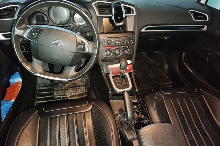 Used Citroen C4L 2013 1.8L Automatic Enjoyment Edition Center Console