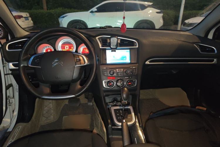 Used Citroen C4L 2013 1.6THP Automatic Enjoyment Edition Center Console