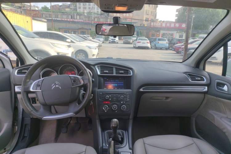Used Citroen C4L 2013 1.6L Manual Jingzhi Edition Center Console