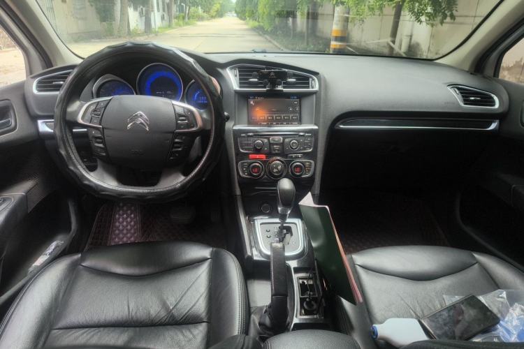 Used Citroen C4L 2013 1.8L Automatic Jingchi Edition Center Console