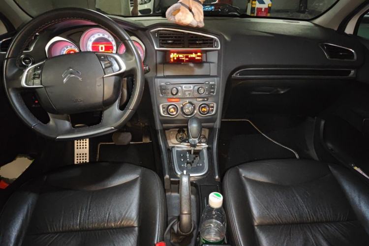 Used Citroen C4L 2013 1.6 THP Automatic Impression Edition Center Console