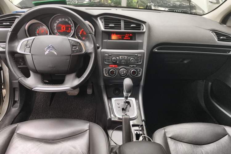 Used Citroen C4L 2013 1.8L Automatic Jingzhi Edition Center Console
