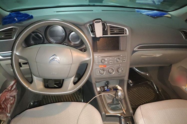 Used Citroen C4L 2013 1.6L Manual Jingxiang Edition Center Console