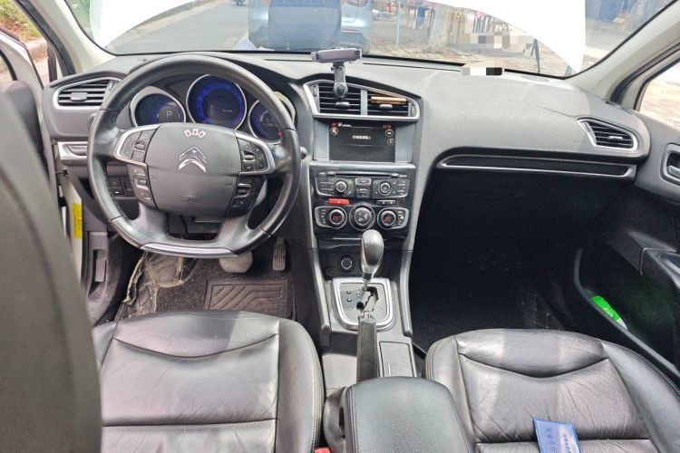 Used Citroen C4L 2013 1.8L Automatic Jingchi Edition Center Console