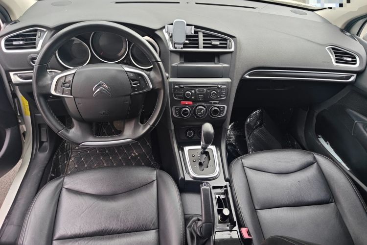 Used Citroen C4L 2013 1.6 THP Automatic Impression Edition Center Console