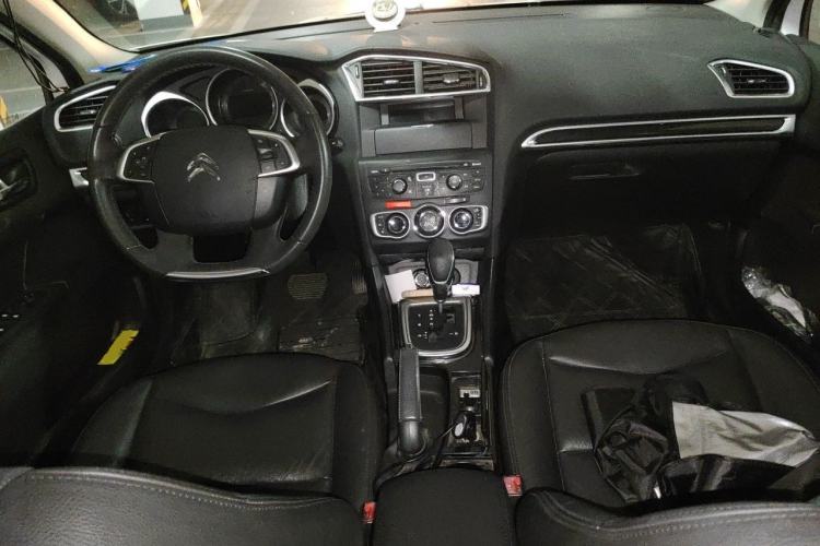 Used Citroen C4L 2013 1.6 THP Automatic Impression Edition Center Console