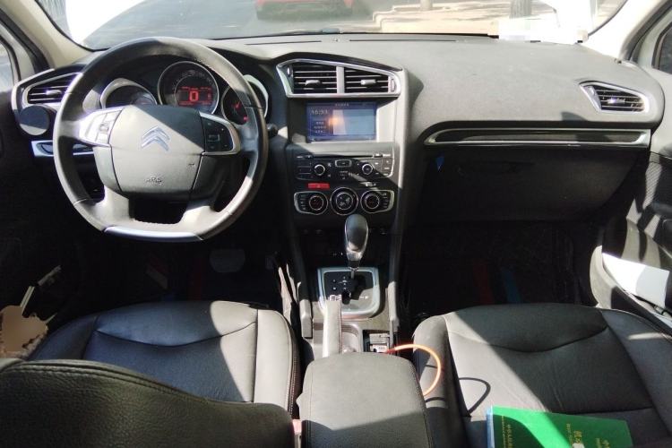 Used Citroen C4L 2013 1.8L Automatic Jingzhi Edition Center Console