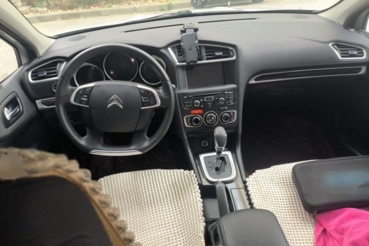 Used Citroen C4L 2013 1.8L Automatic Jingzhi Edition Center Console