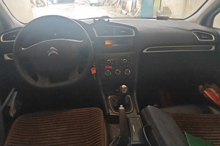 Used Citroen C4L 2013 1.8L Manual Jingxiang Edition Center Console