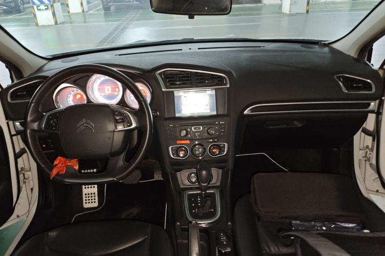 Used Citroen C4L 2013 1.8L Automatic Jingzhi Edition Center Console