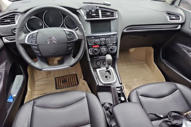 Used Citroen C4L 2013 1.6THP Automatic Dynamic Edition Center Console