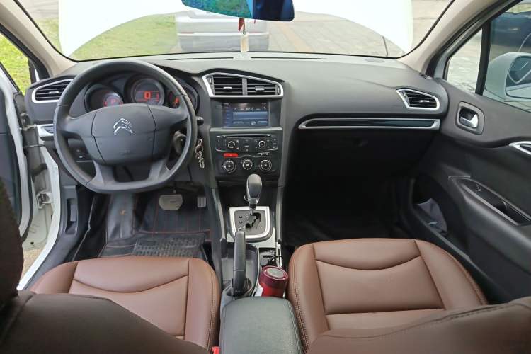 Used Citroen C4L 2013 1.8L Automatic Enjoyment Edition Center Console